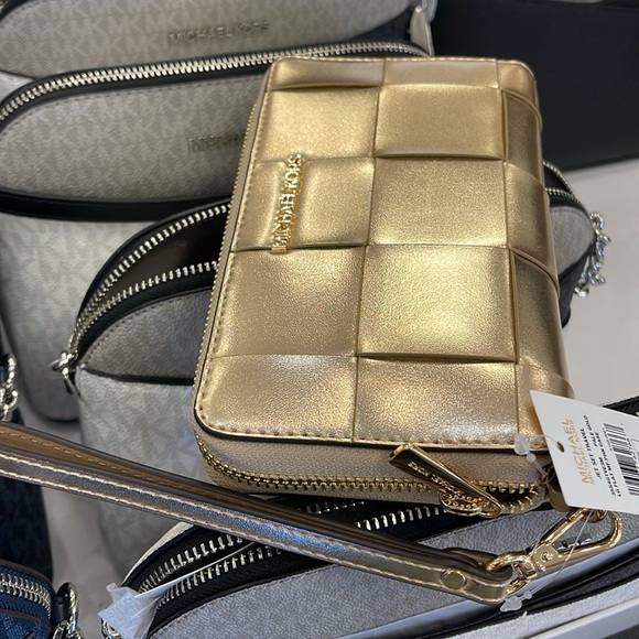 Michael Kors Large Metallic Smartphone Wristlet Wallet 
Pale Gold 
NWT - Picture 12 of 16